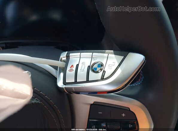 WBAGV8C02SCU51505 2025 BMW M8 White Widok deski rozdzielczej