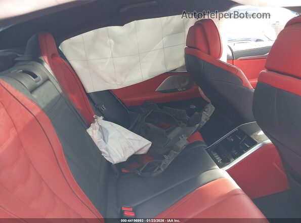 WBAGV8C02SCU51505 2025 BMW M8 White Widok naklejki z numerem VIN