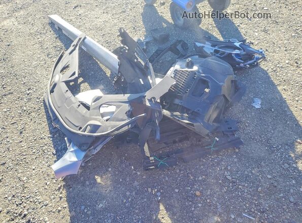 WBAGV8C04SCU26668 2025 BMW M8 Silver Vista del compartimento del motor