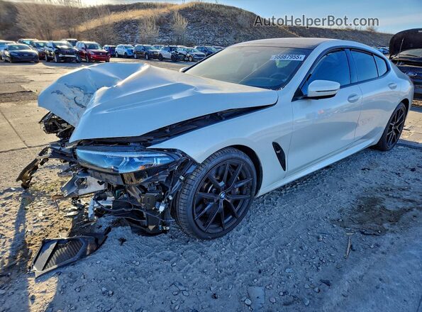 WBAGV8C08NCH76604 2022 BMW M8 Белый Передняя левая четверть