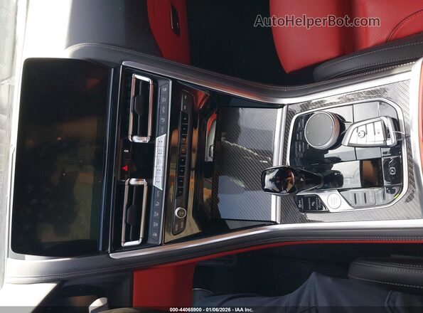 WBAGV8C09SCU48097 2025 BMW M8 Black Vista del salpicadero