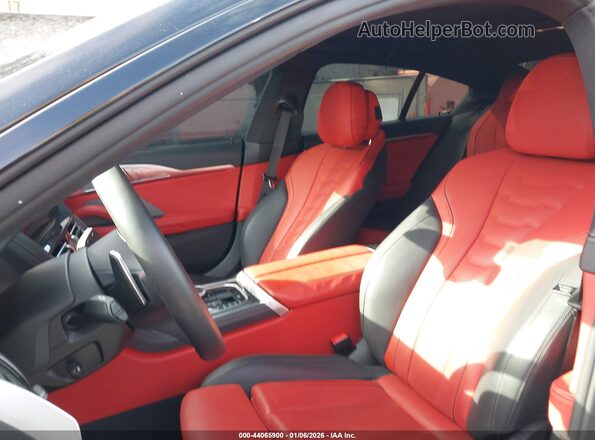 WBAGV8C09SCU48097 2025 BMW M8 Black Vista interior de 360 grados
