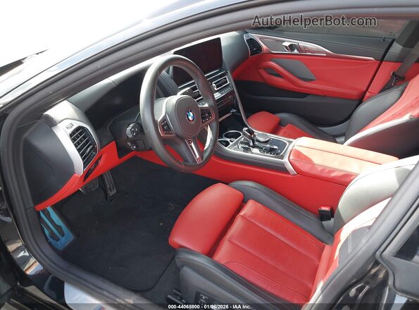 WBAGV8C09SCU48097 2025 BMW M8 Black Vista interior trasera
