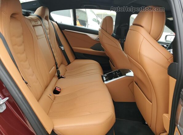 WBAGV8C0XSCT85219 2025 BMW M8 Бордовый Вид задних сидений