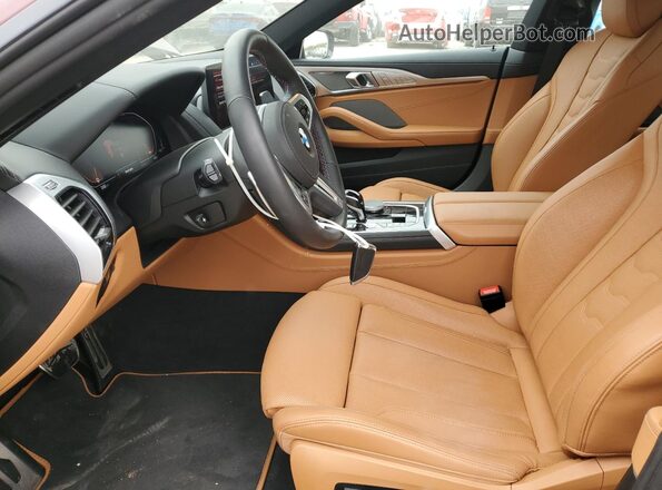 WBAGV8C0XSCT85219 2025 BMW M8 Бордовый Вид салона спереди