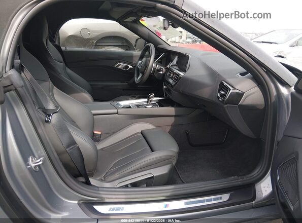 WBAHF3C07TWY51564 2026 BMW Z4 Серый Вид салона спереди
