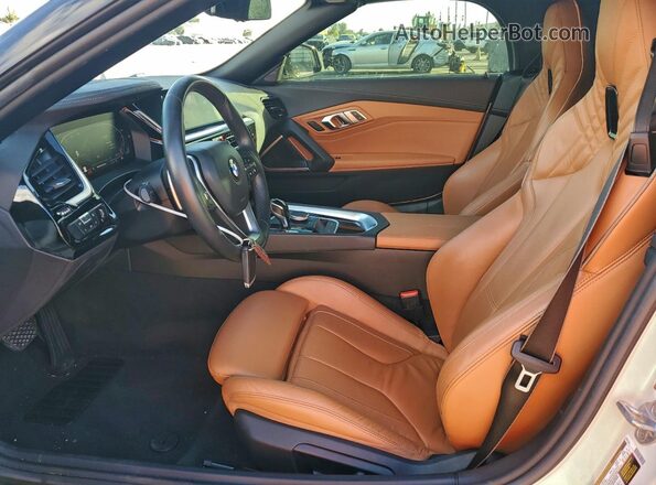 WBAHF3C55KWW41703 2019 BMW Z4 Белый Вид салона спереди