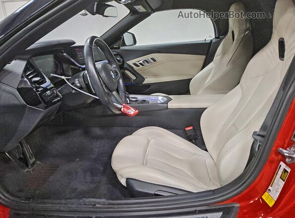 WBAHF3C59KWW23236 2019 BMW Z4 Красный Вид салона спереди