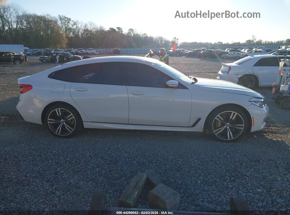 WBAJV6C55KBK08072 2019 BMW OTHER White Սալոնի հետևի տեսք