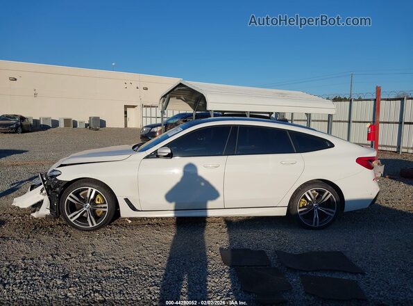WBAJV6C55KBK08072 2019 BMW OTHER White Սալոնի 360 աստիճան տեսք