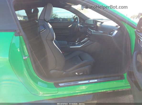 WBS43AZ03RCP96796 2024 BMW M4 Зеленый Вид салона спереди