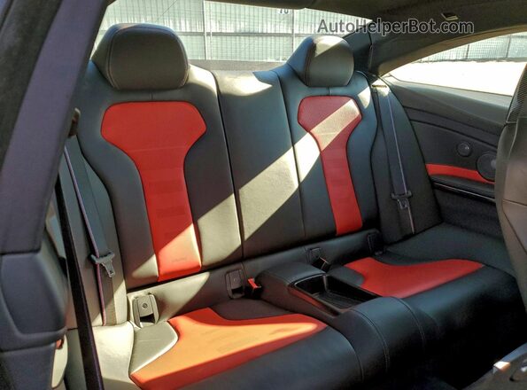 WBS4Y9C00LFJ55152 2020 BMW M4 Red Widok tylnych siedzeń
