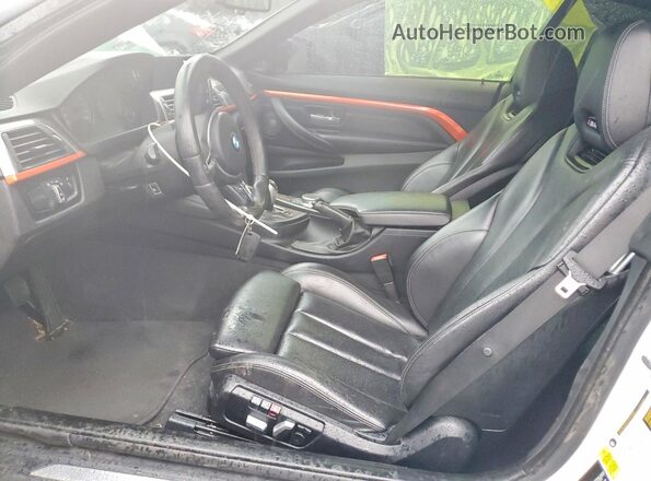 WBS4Z9C55JED22586 2018 BMW M4 Белый Вид салона спереди