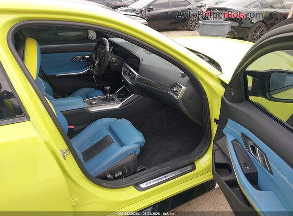 WBS53AY03NFM89739 2022 BMW M3 Желтый Вид салона спереди