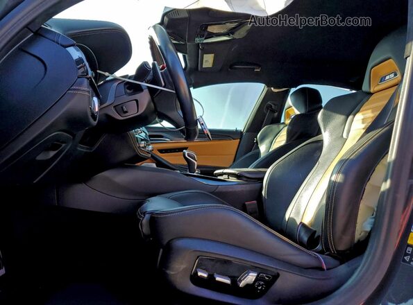 WBS83CH05MCF77820 2021 BMW M5 Серый Вид салона спереди