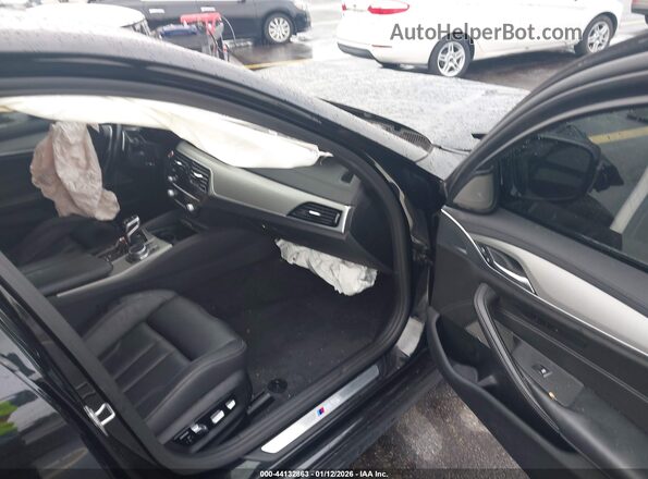 WBS83CH07MCF87975 2021 BMW M5 Черный Вид салона спереди