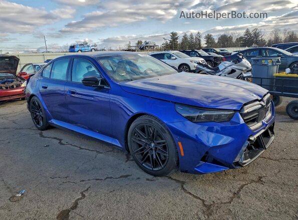 WBS83FK02TCV66179 2026 BMW M5 Синий Передняя правая четверть