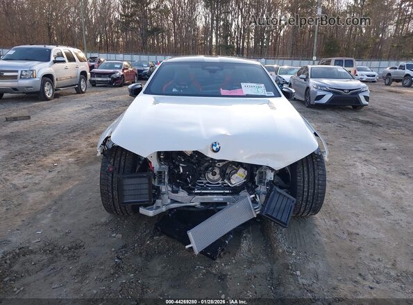 WBS83FK02TCW43178 2026 BMW M5 White Vista interior trasera
