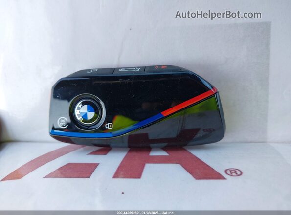 WBS83FK02TCW43178 2026 BMW M5 White Vista del salpicadero