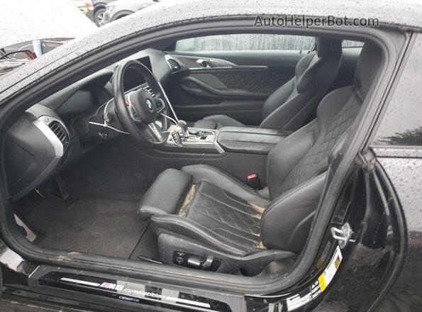 WBSAE0C02PCL26790 2023 BMW M8 Black Widok wnętrza z przodu
