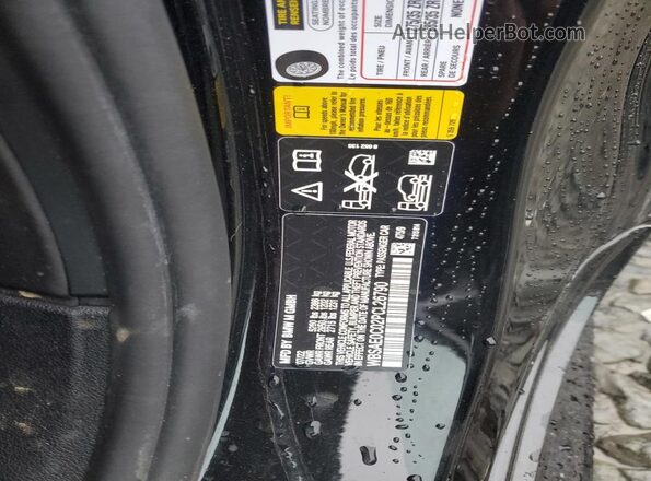 WBSAE0C02PCL26790 2023 BMW M8 Black Widok komory silnika