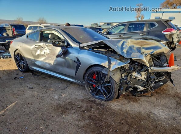 WBSAE0C08NCJ27773 2022 BMW M8 Серый Передняя правая четверть