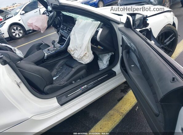 WBSDZ0C05RCP18148 2024 BMW M8 Белый Вид салона спереди