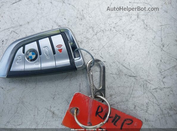 WBSDZ0C05RCP18148 2024 BMW M8 Белый Вид панели приборов