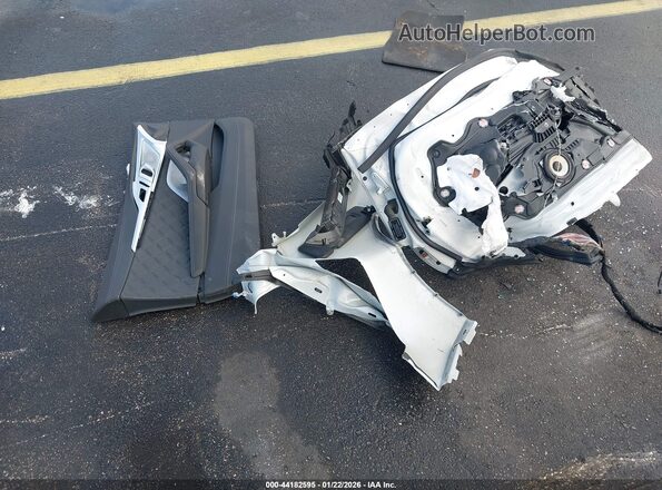 WBSDZ0C05RCP18148 2024 BMW M8 Белый Вид щитка приборов