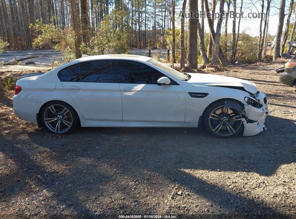 WBSFV9C52GD595775 2016 BMW M5 White Widok wnętrza z tyłu