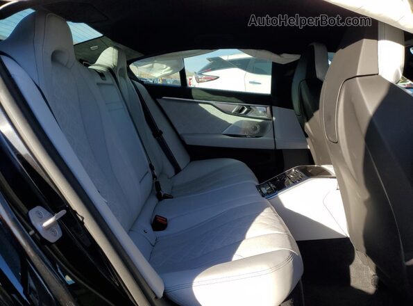 WBSGV0C08SCT21094 2025 BMW M8 Черный Вид задних сидений