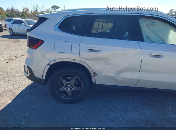 WBX73EF00P5X01048 2023 BMW X1 Белый Вид спереди
