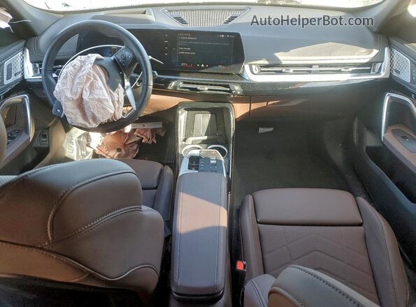 WBX73EF04S5392290 2025 BMW X1 Зеленый Вид панели приборов