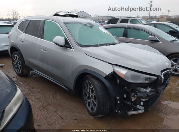 WBX73EF06R5Z70478 2024 BMW X1 Серебряный Передняя правая четверть