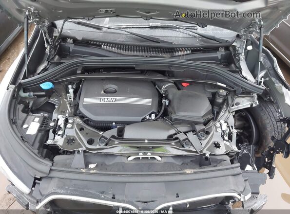 WBX73EF06R5Z70478 2024 BMW X1 Серебряный Вид сзади