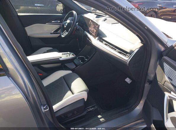 WBX83GM06S5113554 2025 BMW X2 Серый Вид салона спереди