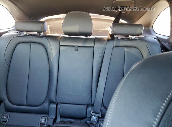 WBXHT3C30J5K31327 2018 BMW X1 Silver Widok tylnych siedzeń