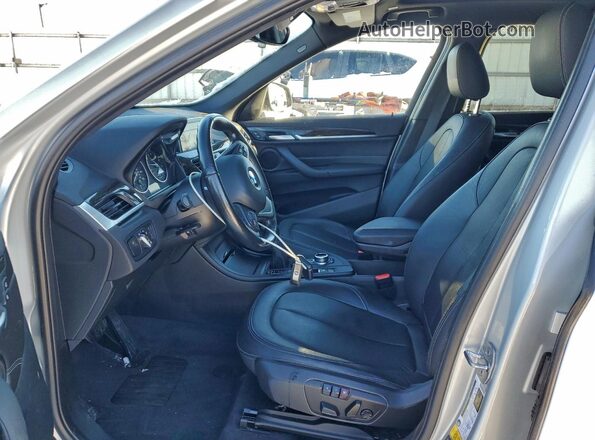 WBXHT3C30J5K31327 2018 BMW X1 Silver Widok wnętrza z przodu