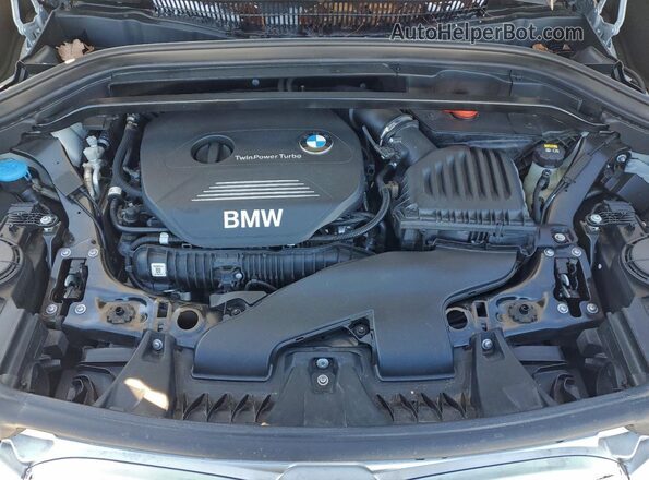 WBXHT3C30J5K31327 2018 BMW X1 Silver Widok komory silnika
