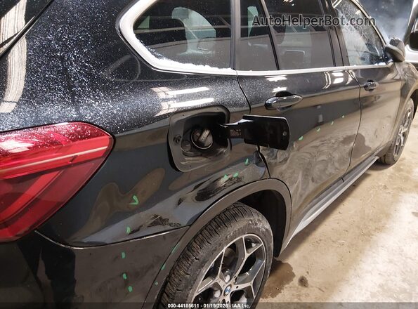 WBXHT3C32J5L24995 2018 BMW X1 Black Widok z przodu