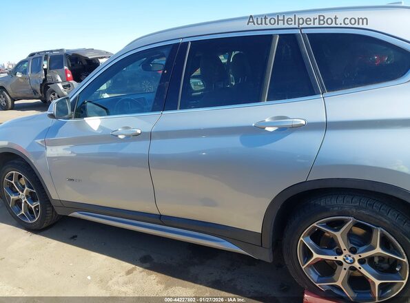 WBXHT3C33GP884814 2016 BMW X1 Silver Widok wnętrza 360 stopni