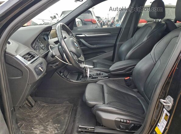 WBXHT3C35GP889030 2016 BMW X1 Black Widok wnętrza z przodu