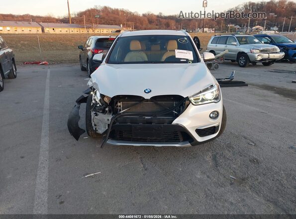 WBXHT3C37G5E47607 2016 BMW X1 Белый Вид задней части салона