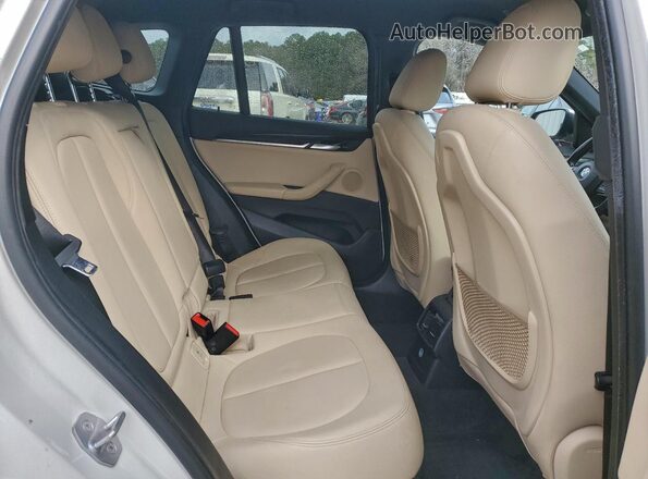 WBXHT3C37G5E54069 2016 BMW X1 White Вид задньої частини салону