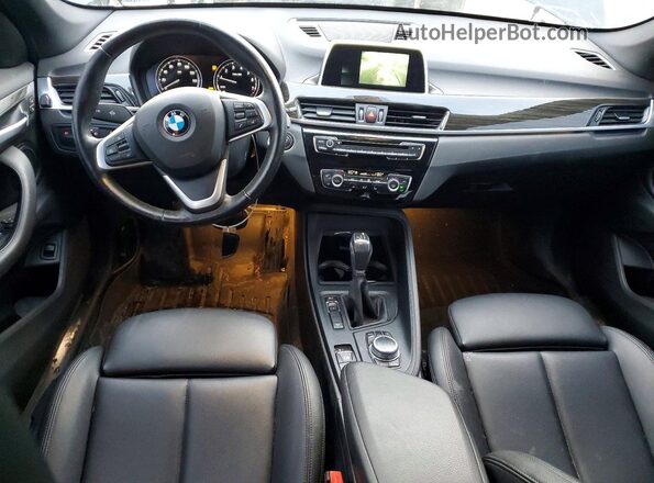 WBXHT3C38J5L27965 2018 BMW X1 Black Vista del salpicadero