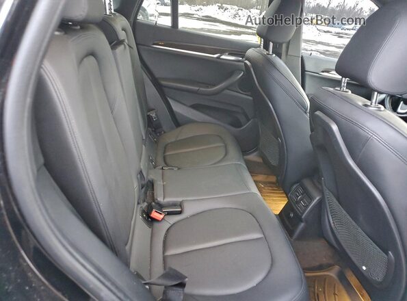 WBXHT3C38J5L27965 2018 BMW X1 Black Vista interior trasera