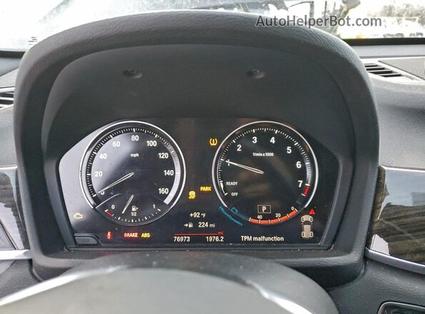 WBXHT3C38J5L27965 2018 BMW X1 Black Vista del cuadro de instrumentos
