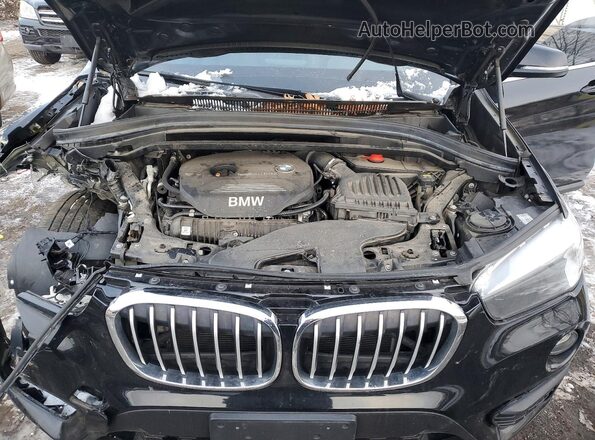 WBXHT3C38J5L27965 2018 BMW X1 Black Vista del compartimento del motor