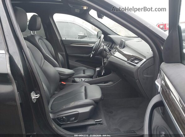 WBXHT3C38J5L34785 2018 BMW X1 Black Widok wnętrza z przodu