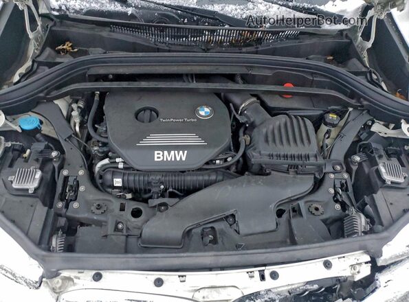 WBXHT3C3XH5F79617 2017 BMW X1 Белый Вид задней части салона